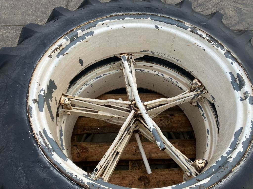 Dubbellucht 5 ster molcon past naast 38 inch, Zakelijke goederen, Agrarisch | Onderdelen | Banden, Velgen en Assen, Ophalen