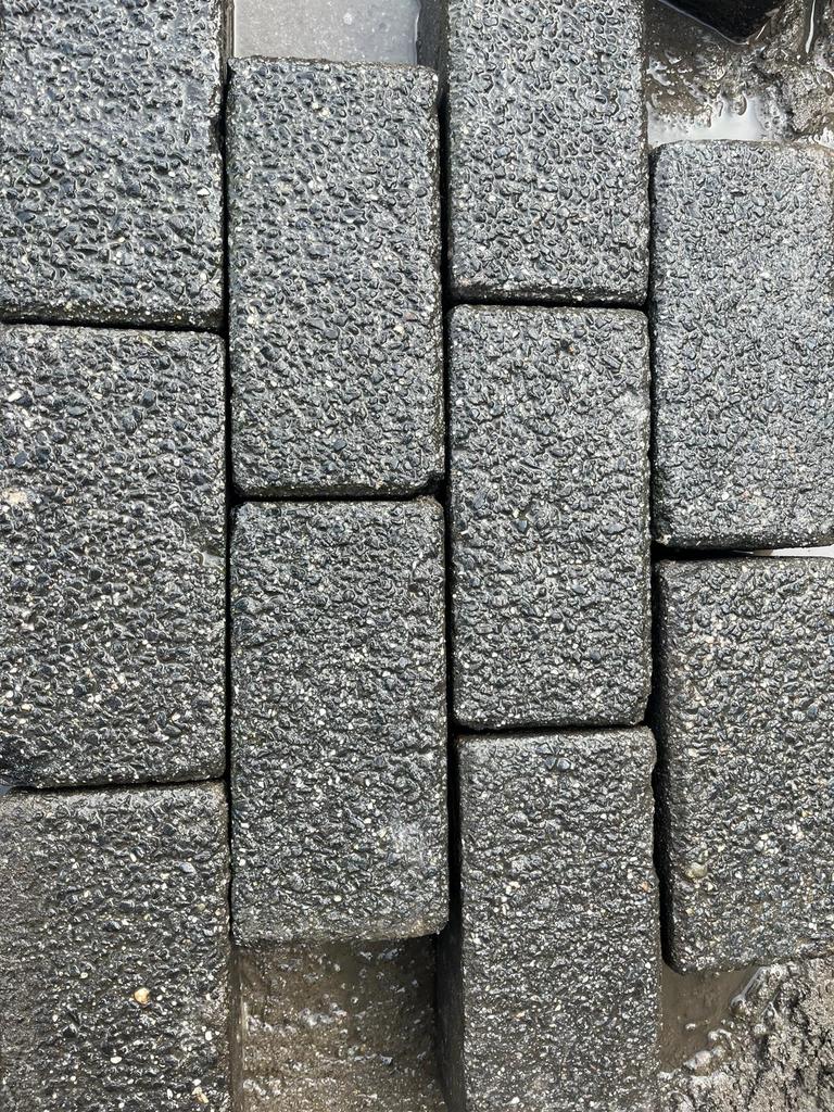 Betonklinkers , moeten nu weg ., Tuin en Terras, Gebruikt, Verzenden, Klinkers, 10 m² of meer