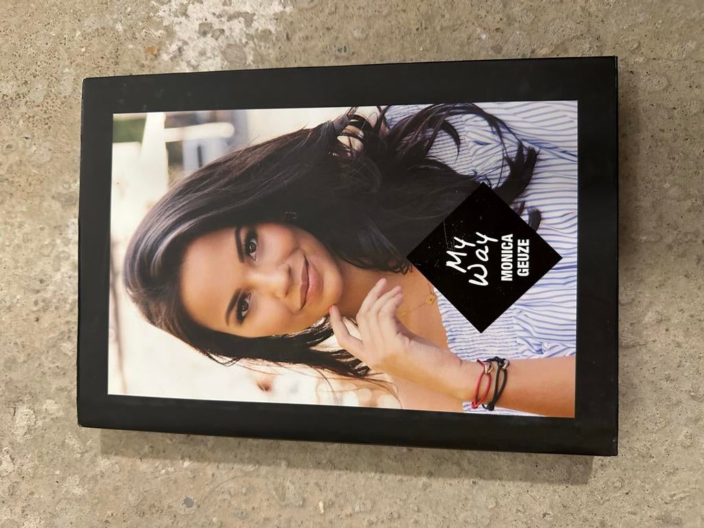 Boek: My Way - Monica Geuze, Boeken, Ophalen, Zo goed als nieuw, Film, Tv en Media