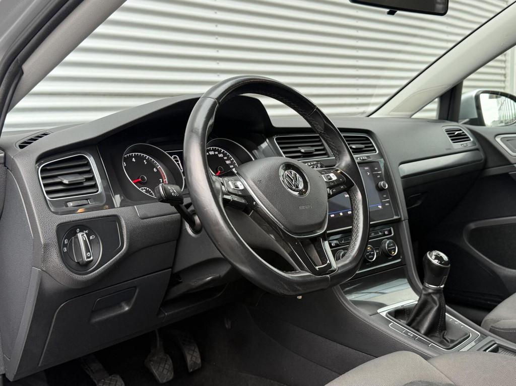 Volkswagen Golf 1.0 TSI Highline Carplay Led Cruise Nl Auto, Gebruikt, Met garantie (alle), Origineel Nederlands, Bedrijf