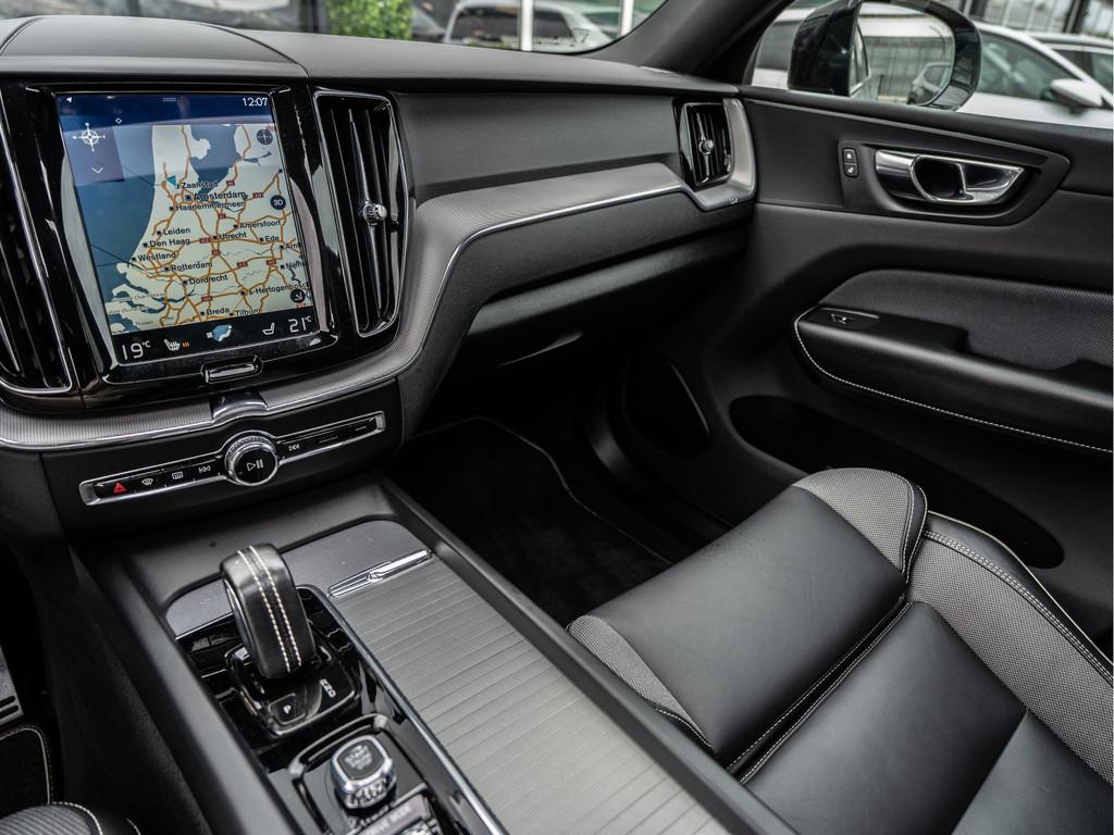 Volvo XC60 2.0 T8 Twin Engine AWD R-Design | Pano | 360 Came, Automaat, Gebruikt, 4 cilinders, Leder