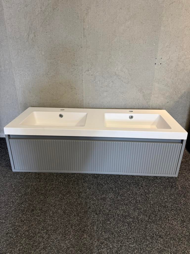 Badmeubel 120 cm mat taupe van €1695 nu voor €650 NIEUW!, Huis en Inrichting, Badkamer | Badkamermeubels, 100 tot 150 cm, Nieuw