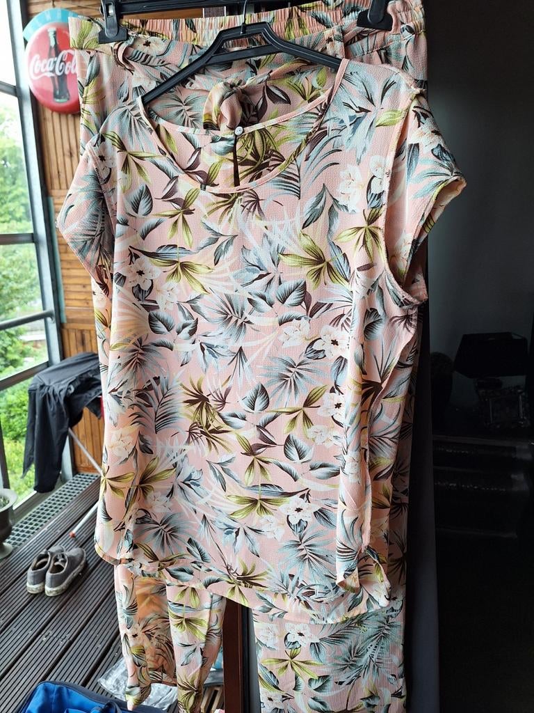 Zalmroze bloemenprint broek (42) en blouse (40), Maat 38/40 (M), Only, Ophalen of Verzenden, Zo goed als nieuw
