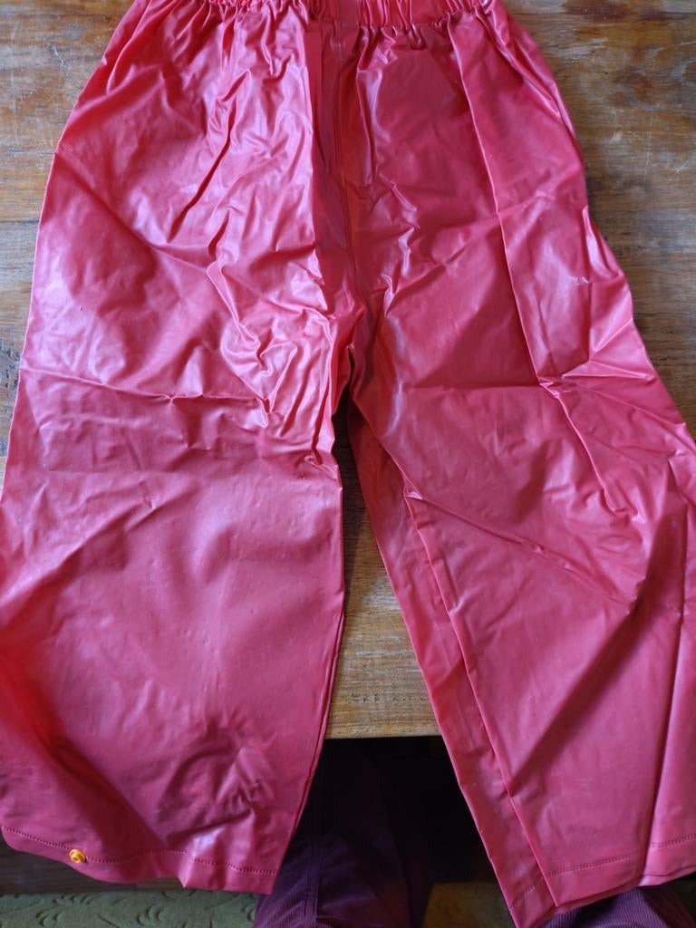 Regenbroek maat 98-104 rood, Ophalen, Zo goed als nieuw, Regenbroek, Kinderen