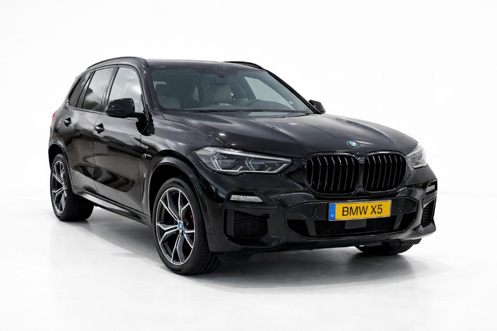 BMW X5 xDrive45e M-Sport Pano Trekhaak Beige leer BTW aftr., Auto's, BMW, Particulier, X5, 360° camera, 4x4, Aangepast voor mindervaliden