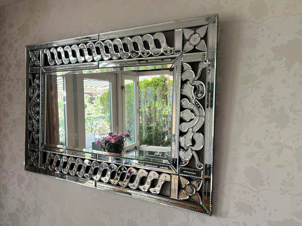 Prachtige Venetiaanse spiegel met sierlijke gravures, Ophalen, Minder dan 50 cm, Zo goed als nieuw, 150 tot 200 cm