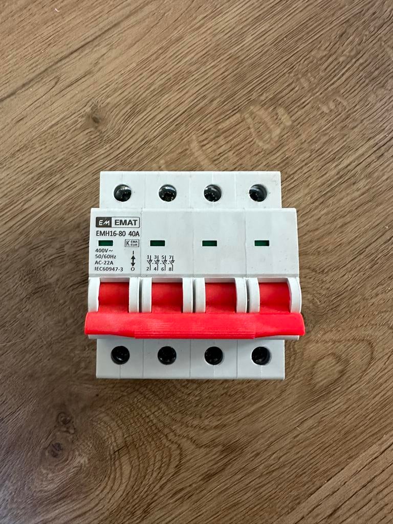 EMAT Hoofdschakelaar 40A en 12x B16 Groepenkasten, Ophalen of Verzenden, Gebruikt, Schakelaar