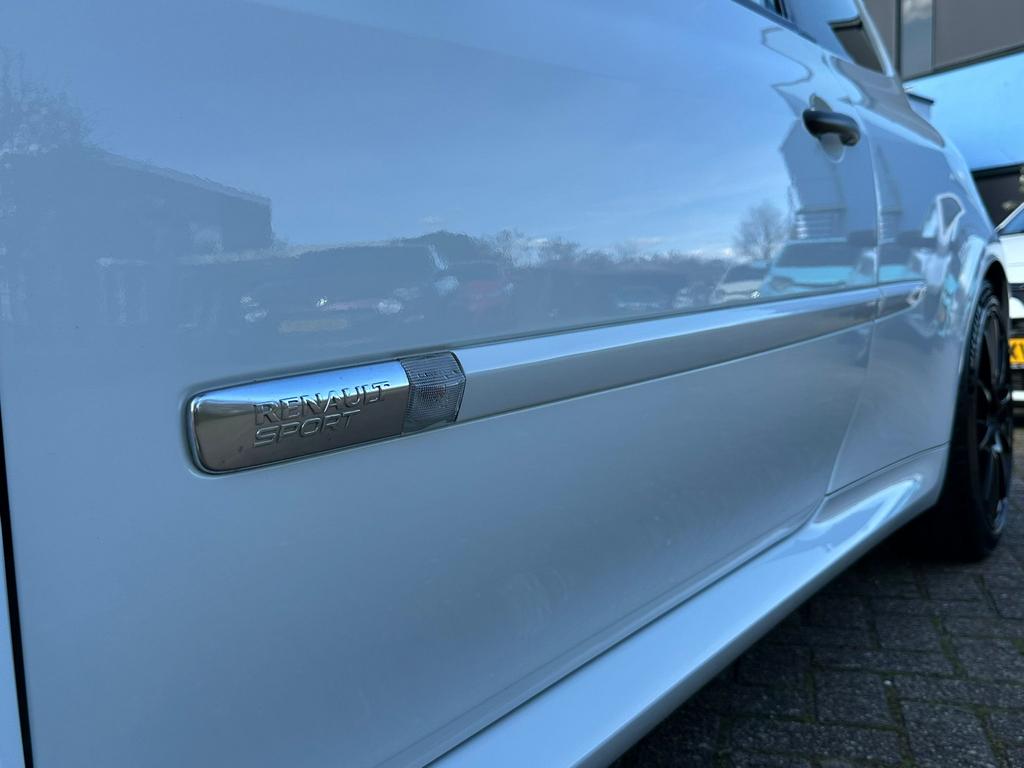 Renault Clio 3RS Cup 2.0 16V Topstaat!✅, Auto's, Renault, Voorwielaandrijving, 1998 cc, Stof, Zwart