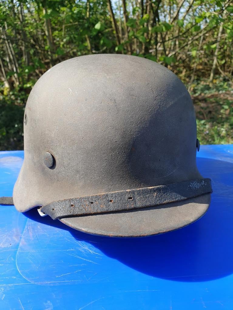 Originele Duitse helm - Militaria WOII, Ophalen of Verzenden, Landmacht, Duitsland, Helm of Baret