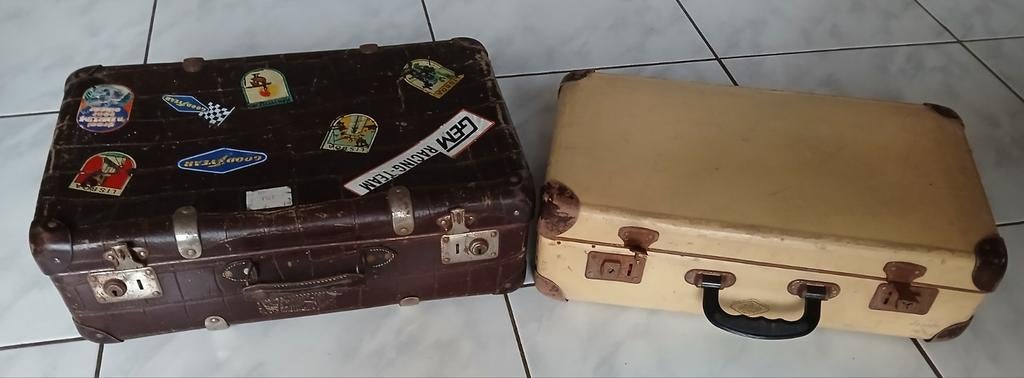 Vintage koffertjes bruin en geel jaren '50 €10,00 per stuk., Ophalen, Gebruikt