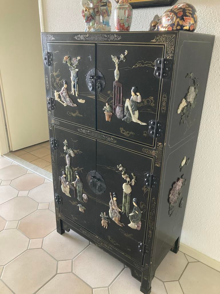 Zwarte Chinese kast met bijpassende spiegel, Ophalen of Verzenden