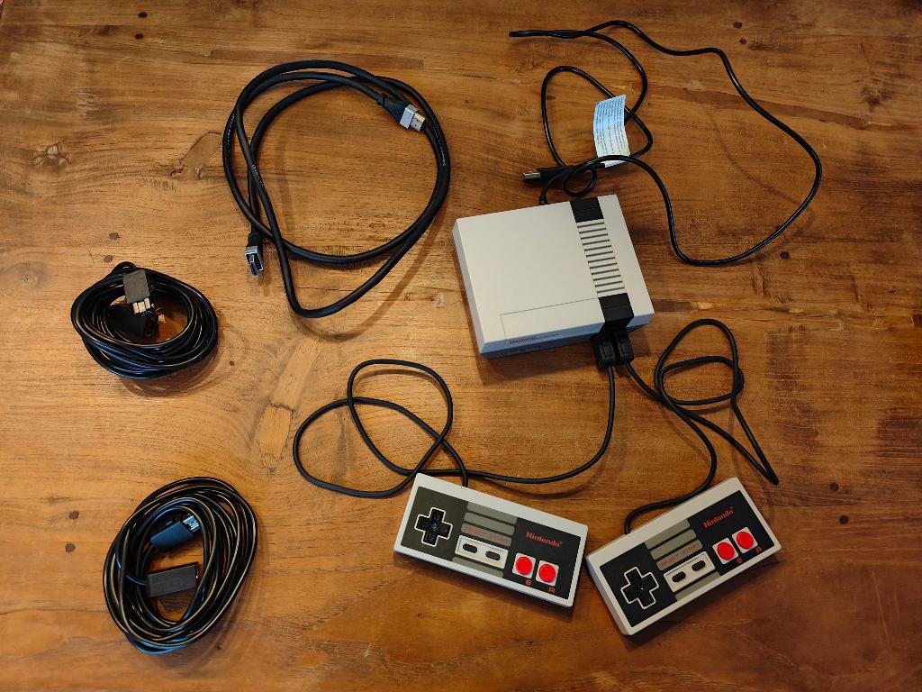 Nintendo Classic Mini NES *NIEUWSTAAT*, Spelcomputers en Games, Spelcomputers | Nintendo NES, Ophalen of Verzenden, Zo goed als nieuw
