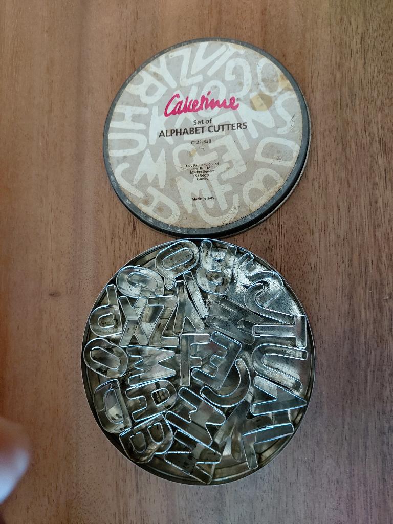 antiek bak letters van a tot z  lettergroten 2,5 cm., Ophalen of Verzenden