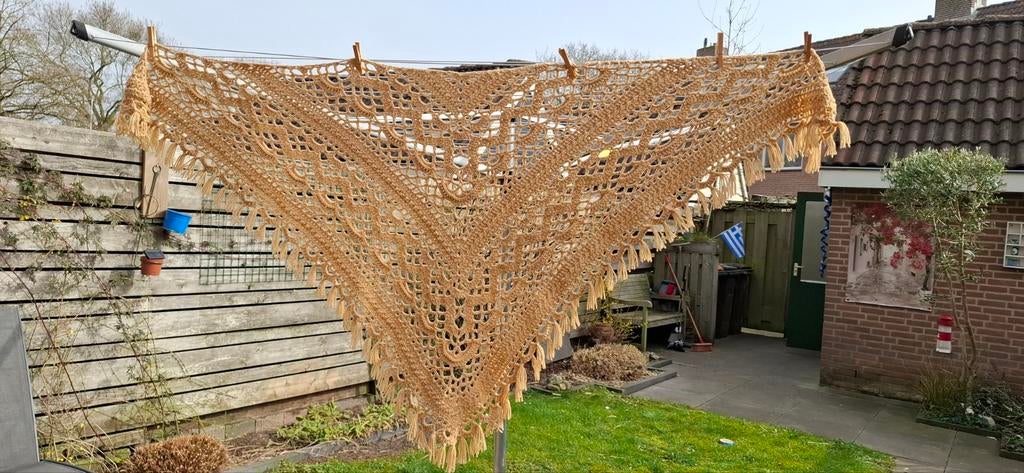 Gehaakte omslagdoek sjaal, Kleding | Dames, Mutsen, Sjaals en Handschoenen, Ophalen of Verzenden, Nieuw, Maat 46/48 (XL) of groter