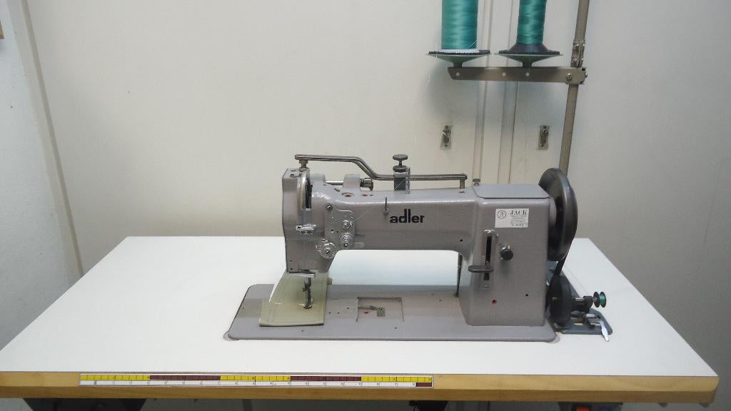 Industrie Naaimachine Adler 3 Voudig Transport(167), Hobby en Vrije tijd, Naaimachines en Toebehoren, Overige merken, Gebruikt