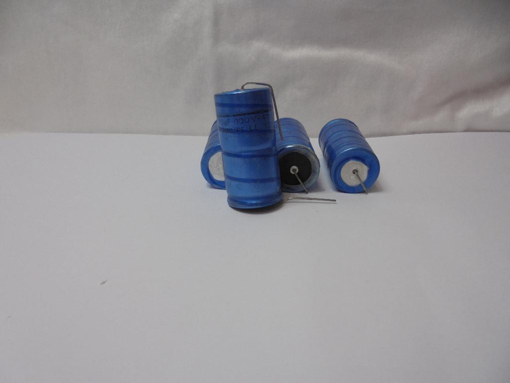 Condensator Philips 470uF/100V (NOS), Ophalen of Verzenden, Nieuw, Minder dan 40 cm, Philips