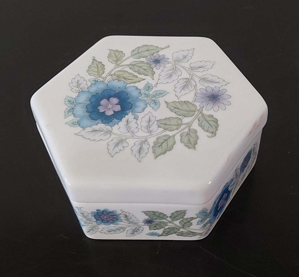Wedgwood England porselein dekseldoos Clementine ´70s, Antiek en Kunst, Ophalen of Verzenden