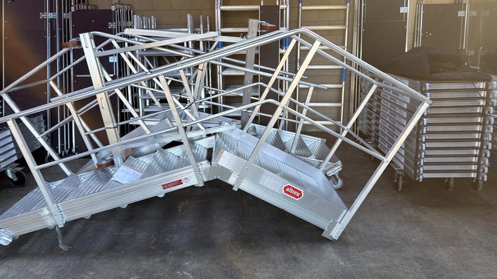 2x Altrex nieuwe Bordes/ Magazijn trap Verrijdbaar 7 Treden, Ophalen of Verzenden, Nieuw, Trap, 2 tot 4 meter