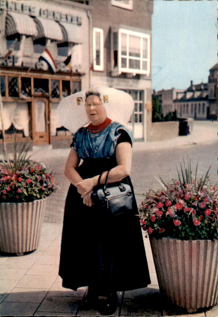 Zeeuwse dame in klederdracht, Verzenden, 1960 tot 1980, Ongelopen, Klederdracht