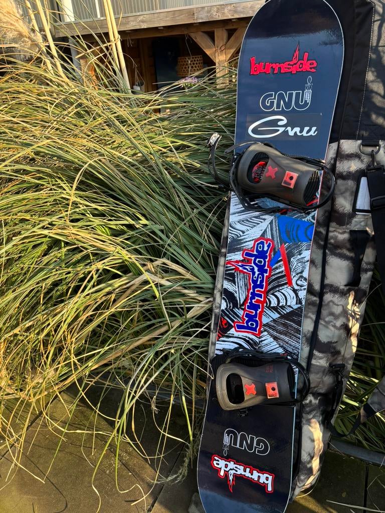 Zgn. Gnu Snowboard 150 met bindingen, schoenen en hoes, Sport en Fitness, Snowboarden, Ophalen, Zo goed als nieuw, Schoenen