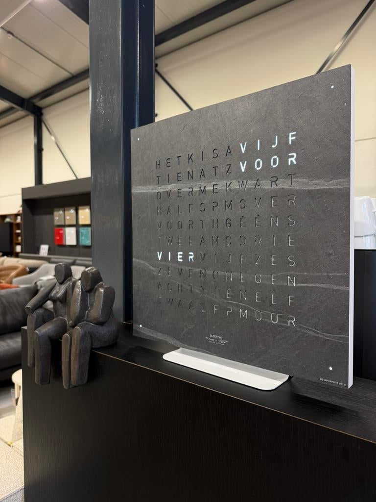 Paasactie Qlocktwo Woordklok Design Klok Touch Classic, Wekker of Tafelklok, Digitaal, Nieuw, Ophalen of Verzenden
