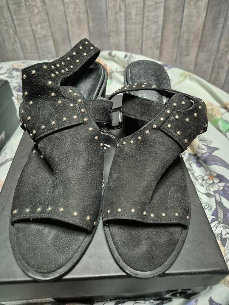 Zwarte sandalen suede met hak en studs mt39, Kleding | Dames, Schoenen, Ophalen, Nieuw, Zwart, Sandalen of Muiltjes