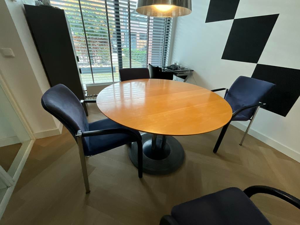Leolux Trias ronde tafel 120 cm met tussenblad, Gebruikt, 100 tot 150 cm, Rond, Ophalen of Verzenden