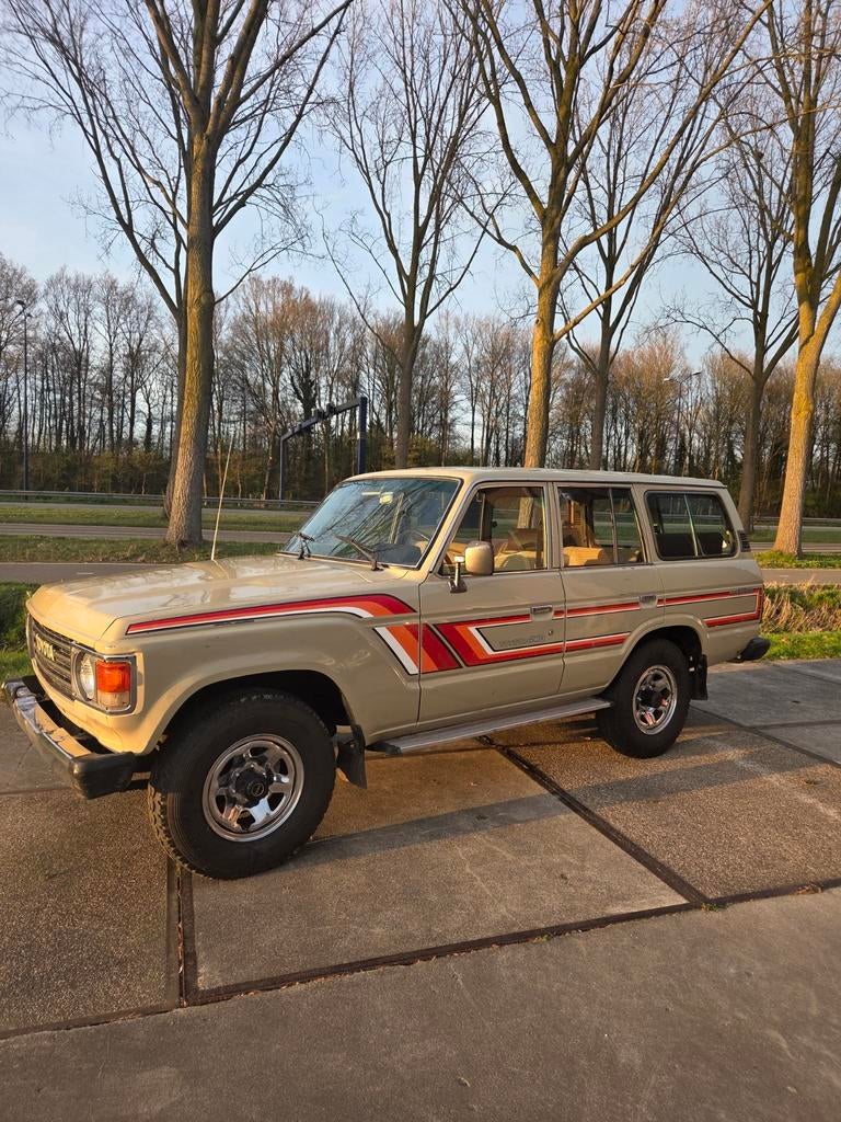 Toyota landcruiser fj62 1986 3f airco 5 speed fj 62 benzin, Auto's, Oldtimers, Stof, Beige, 4000 cc, Beige
