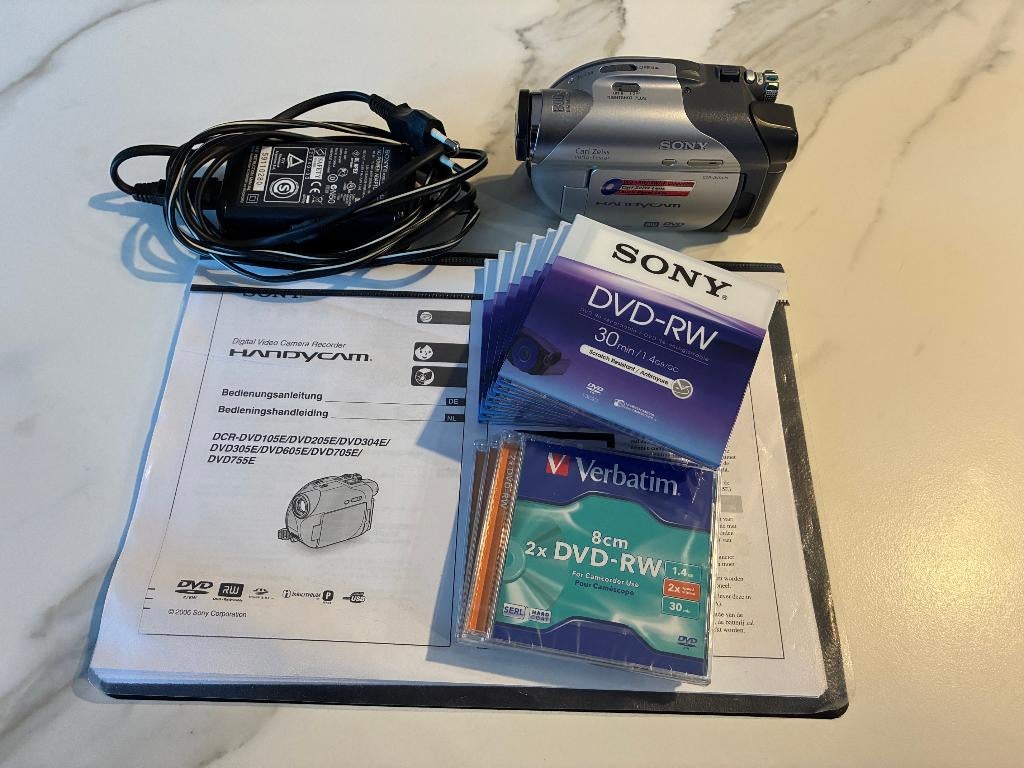 SONY DCR-DVD105E DVD Handycam Retro Videocamera + 10 discs !, Gebruikt, Verzenden, Dvd, 20x of meer