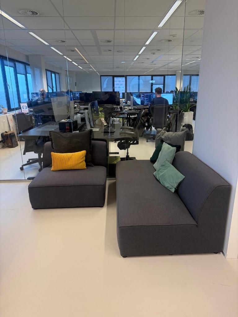 Donkergrijze bank en stoel, Ophalen, Gebruikt, 75 tot 100 cm, 100 tot 125 cm