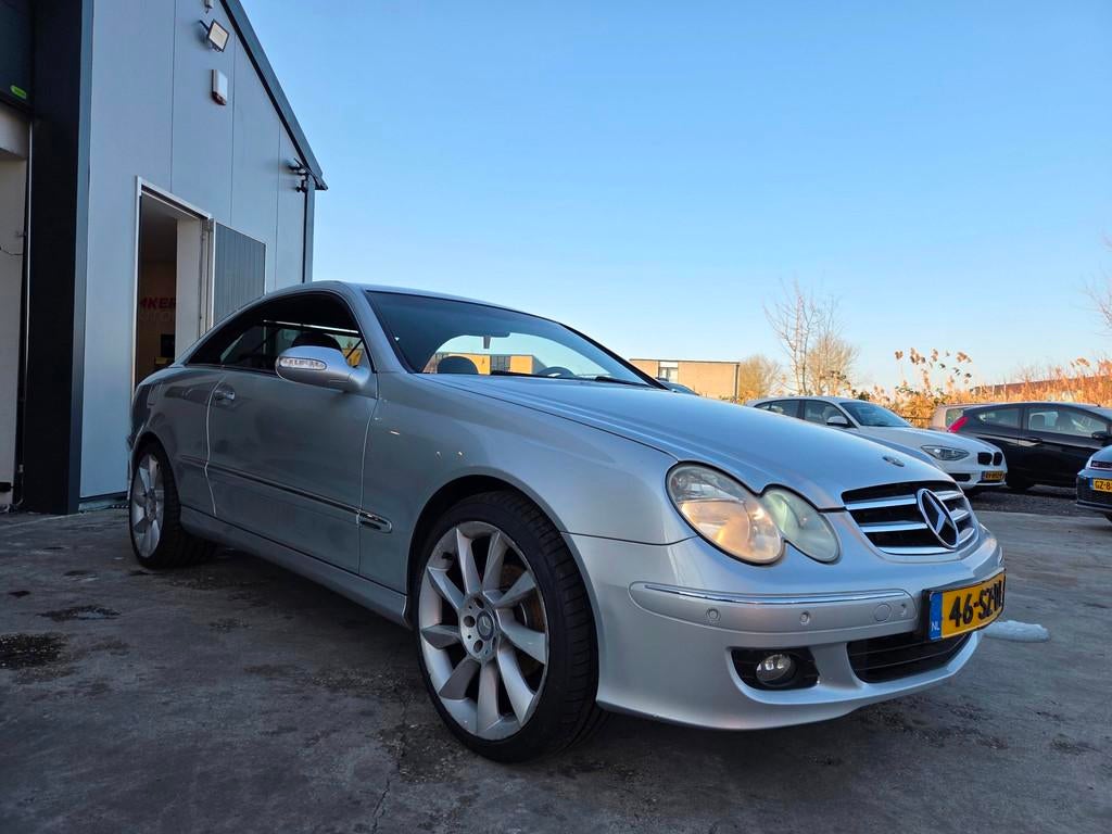 Mercedes-Benz CLK-klasse Coupé 200 K. Avantgarde AUT | Leer, Auto's, Automaat, Achterwielaandrijving, Gebruikt, Zwart