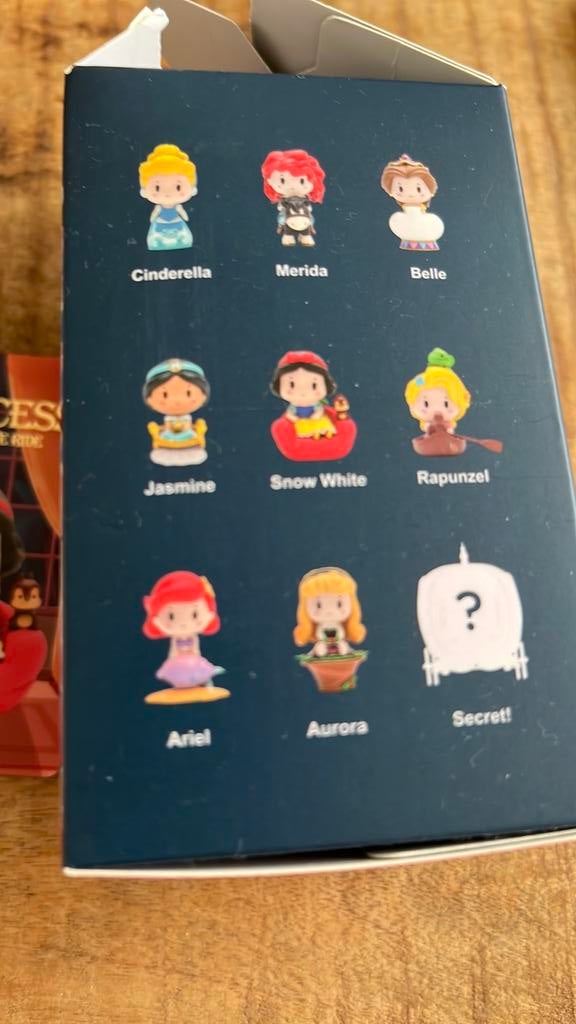 Disney sneeuwwitje pop mart, Ophalen of Verzenden, Sneeuwwitje of Doornroosje, Zo goed als nieuw, Beeldje of Figuurtje