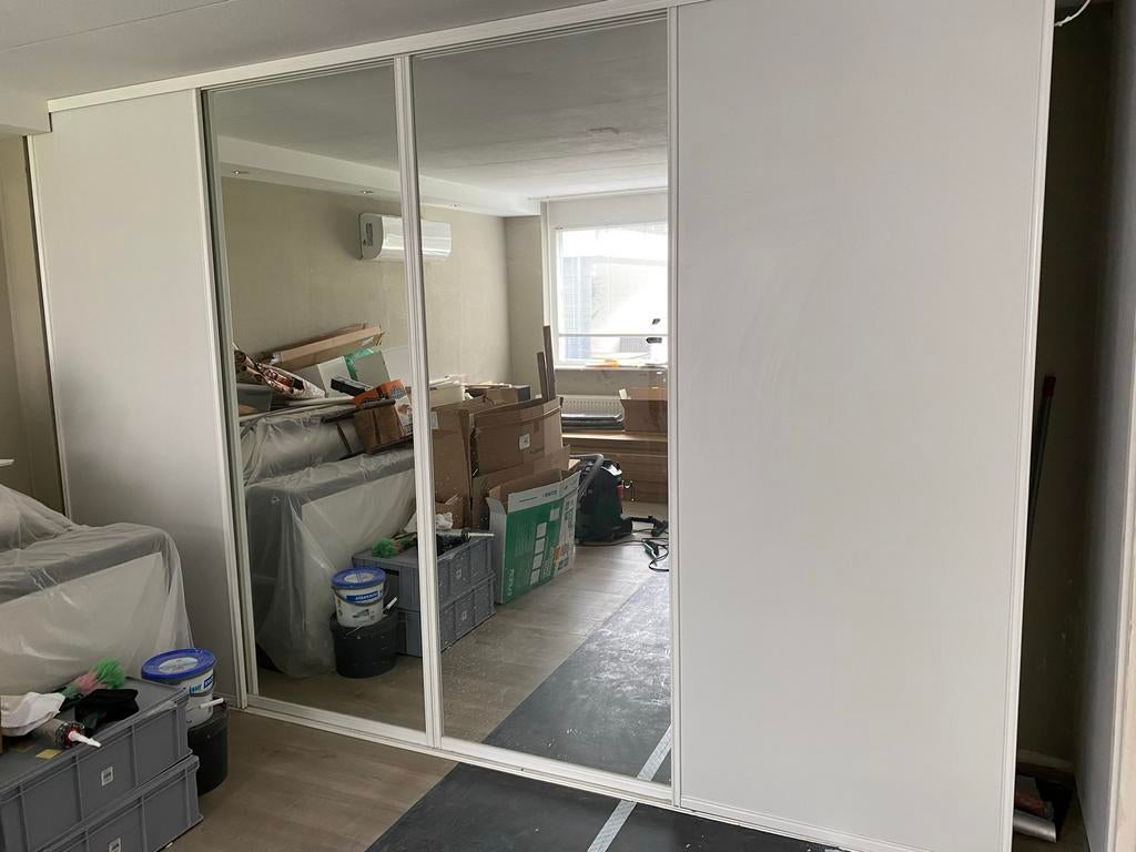 Witte kledingkast met schuifdeuren en spiegel, Ophalen, Overige materialen, Gebruikt, 200 cm of meer