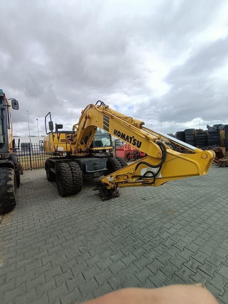 Mobiele Komatsu PW130ES Graafmachine, Zakelijke goederen, Machines en Bouw | Kranen en Graafmachines, Ophalen of Verzenden, Graafmachine