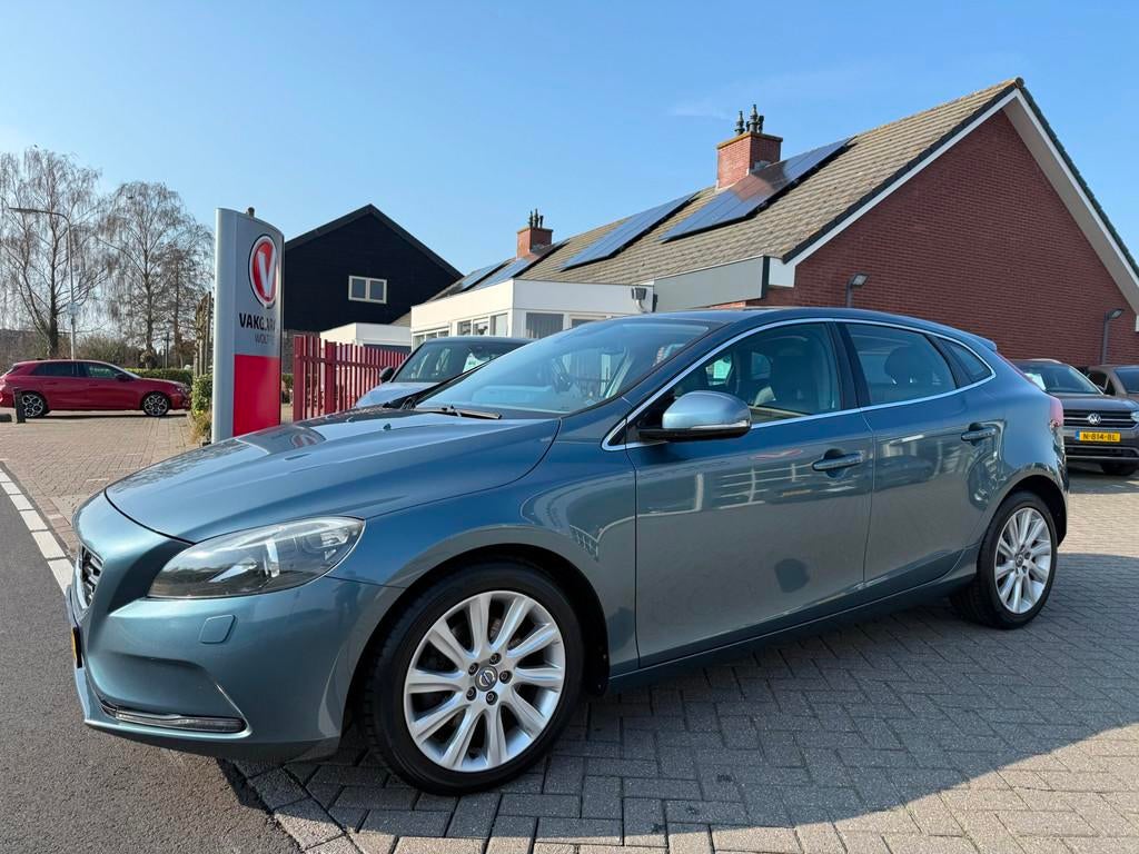 Volvo V40 1.6 T3 Summum RIJKLAARPRIJS!, Voorwielaandrijving, Stof, Gebruikt, 4 cilinders