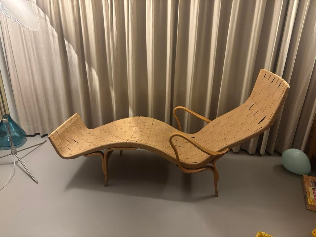 Te koop: Bruno Mathsson Pernilla 3 lounge chair, Huis en Inrichting, Stoelen, Ophalen, Zo goed als nieuw, Eén
