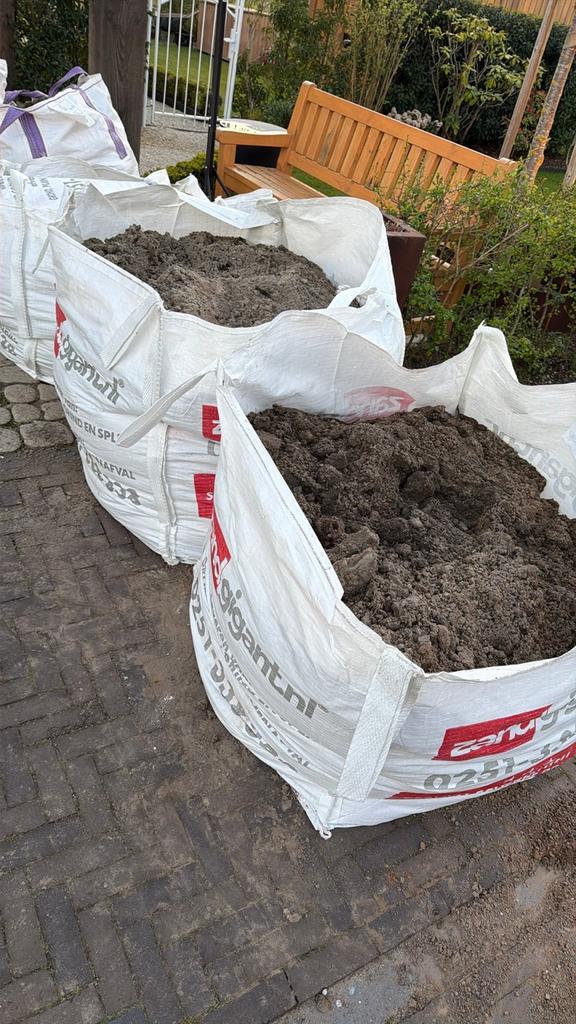 Gratis af te halen: 7 bigbags schone tuinaarde, Ophalen, Tuinaarde
