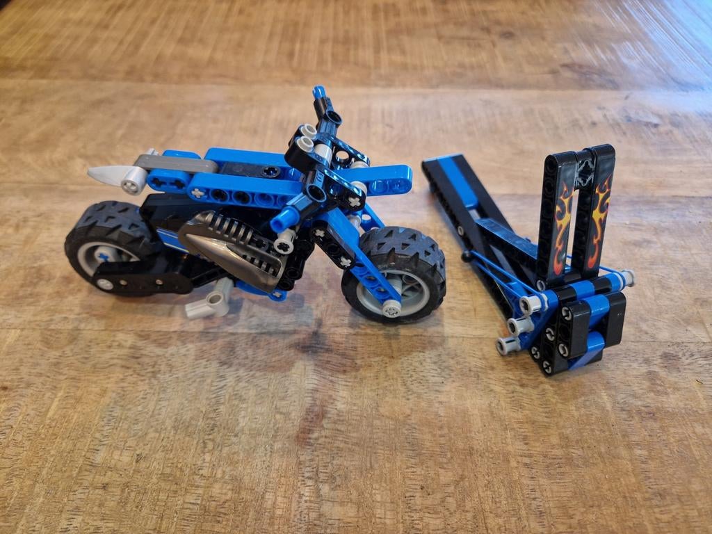 LEGO 8355 H.O.T. Blaster Bike, Ophalen of Verzenden, Zo goed als nieuw, Auto