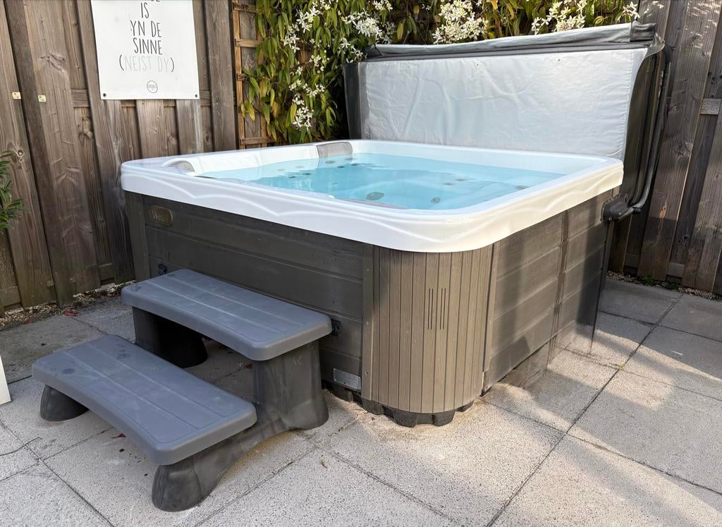 Wellis Jacuzzi, Ophalen, Zo goed als nieuw, Trap, Vast