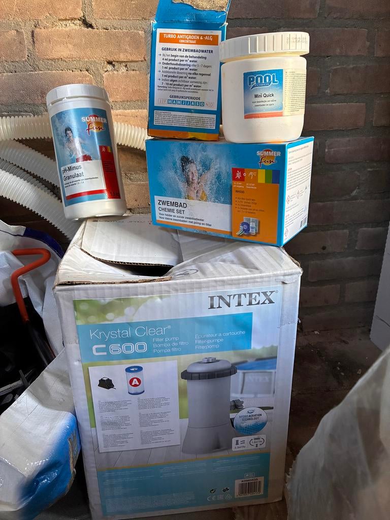 Intex Rectangular Frame Zwembad met Filterpomp en Chemie, Ophalen, Gebruikt, Opzetzwembad, 200 tot 400 cm