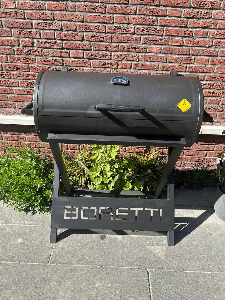 Boretti barilo met hoes, Tuin en Terras, Houtskoolbarbecues, Ophalen, Zo goed als nieuw, Borretti