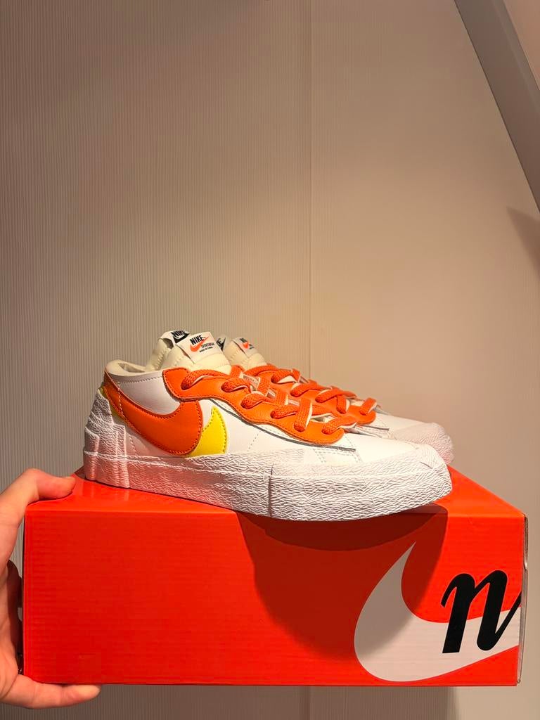 Nike Blazer Low Sacai White Magma Orange maat 41, Kleding | Heren, Ophalen of Verzenden, Nieuw, Wit