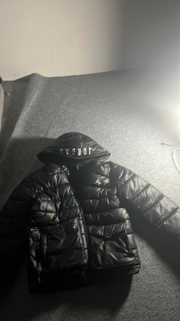Jordan puffer jacket maat L kinderen 147-163cm, Kleding | Heren, Jassen | Winter, Ophalen, Zo goed als nieuw, Zwart