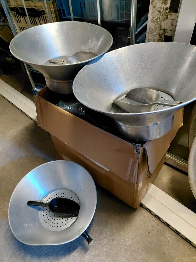 Patat vergiet en mayonesse pomp, Verzenden