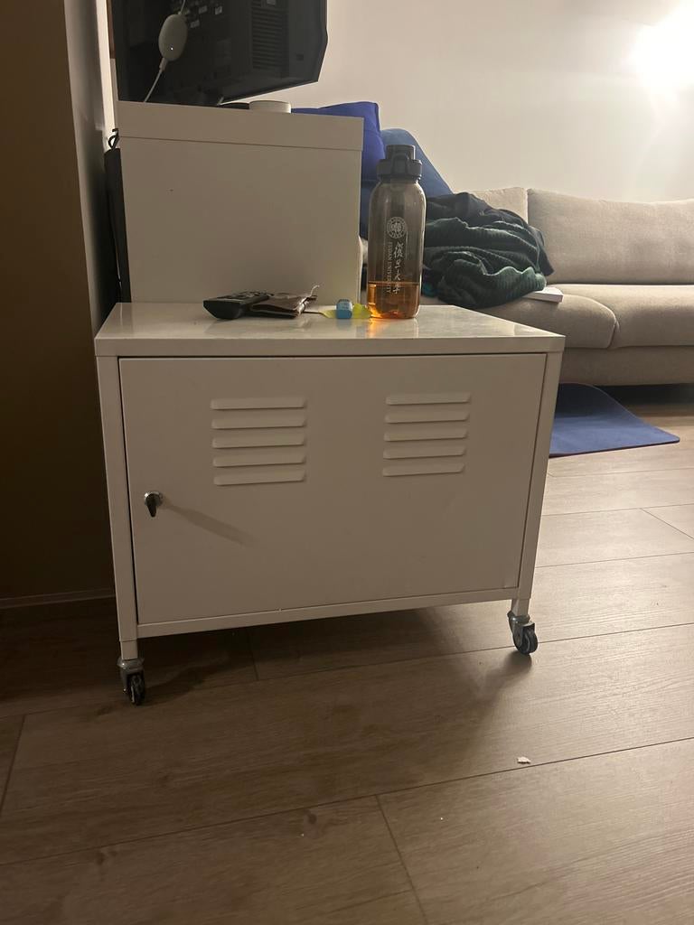 Wit kluisje op wieltjes met slot - Gebruikt, Ophalen, Gebruikt