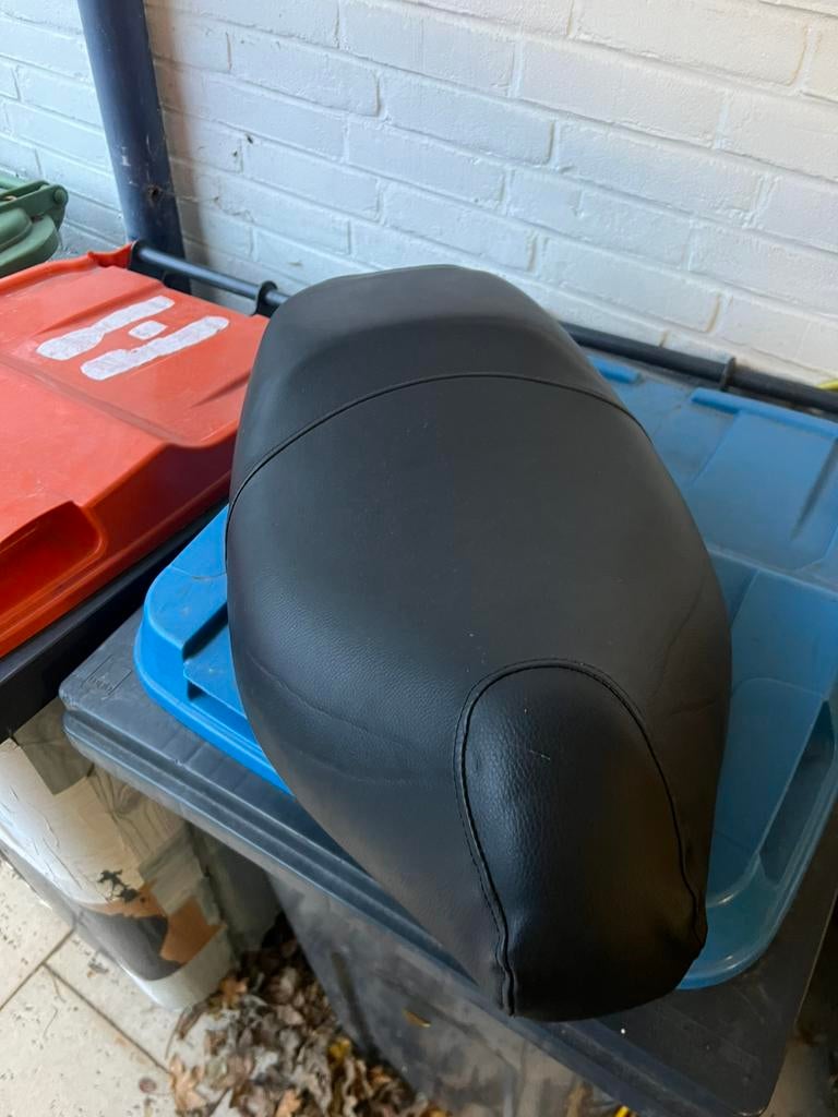 Gilera runner zadel, Fietsen en Brommers, Brommeronderdelen | Scooters, Ophalen of Verzenden, Zo goed als nieuw, Zadel, Overige merken
