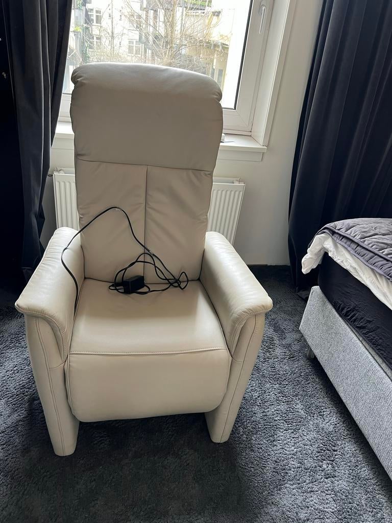 Hukla Voetsteun defect,rug/hoofd werkt gratis!, Ophalen, Zo goed als nieuw, Leer, 50 tot 75 cm