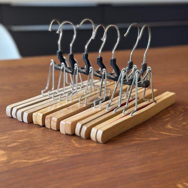 Broekhanger van hout met klemmechanisme, Kleding | Dames, Kledinghangers, Ophalen of Verzenden, Zo goed als nieuw, Hout, Volwassenen