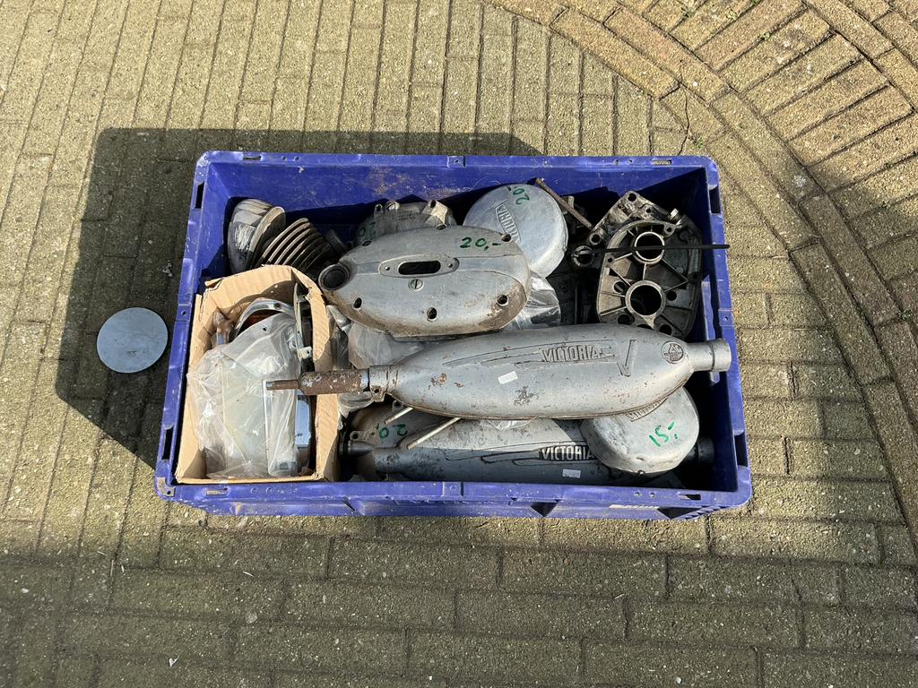 PARTIJ VICTORIA BLOKDELEN CHROOMDELEN UITLATEN KOPLAMPDELEN, Ophalen of Verzenden, Gebruikt, Overige typen, Overige merken