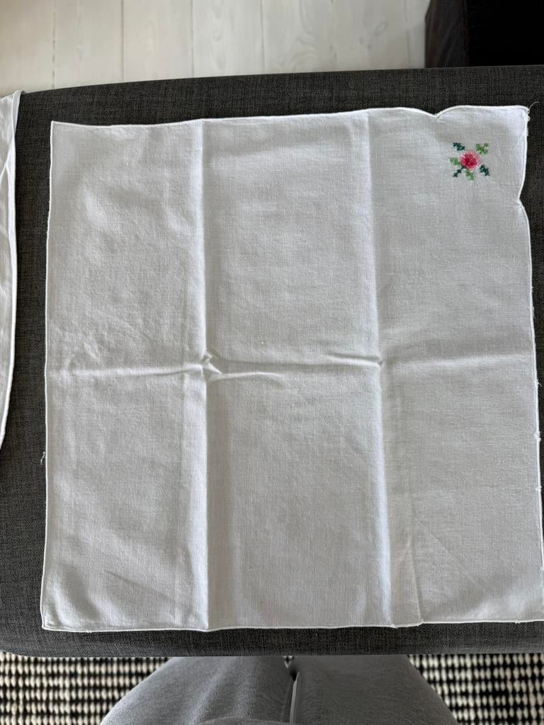 5 katoenen servetten geborduurd, Ophalen of Verzenden, Gebruikt, Wit, Overige typen